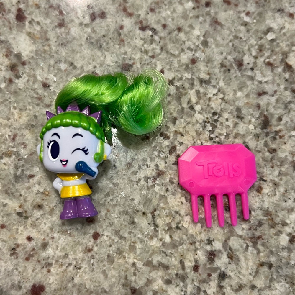 DreamWorks Trolls Band Together Mineez - 
HairRageous Ultra Rare Velvet